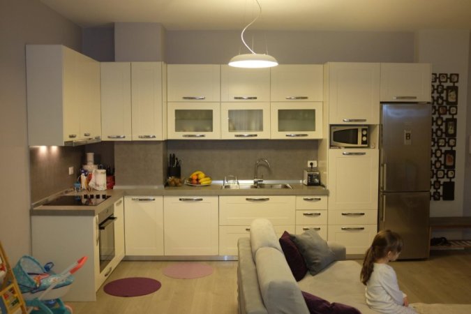 Tirane, jepet me qera apartament 1+1 Kati 1, 71 m² 600 € (Rruga Albanopoli)