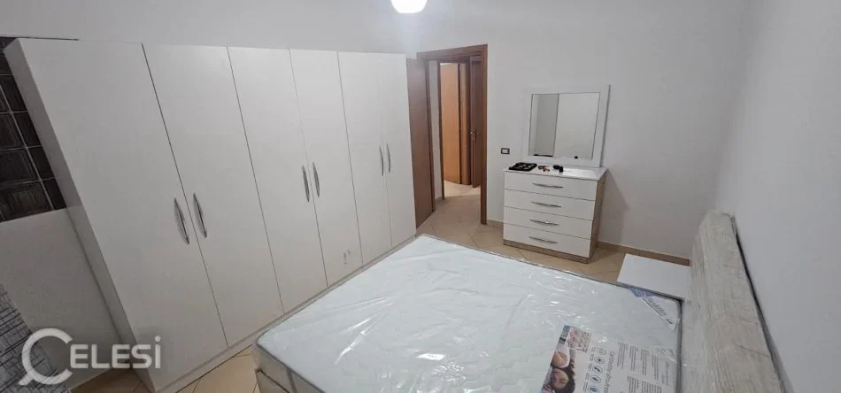 Tirane, jepet me qera apartament 2+1+Ballkon Kati 3, 115 m² 500 € (RRUGA 3 DESHMORET YZBERISHT)