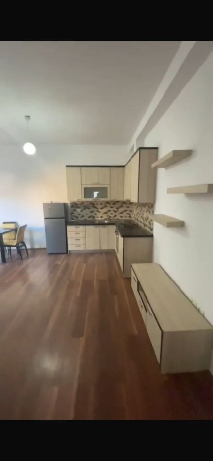 Tirane, jepet me qera apartament 1+1+Ballkon Kati 2, 56 m² 500 € (RRUGA PETI)