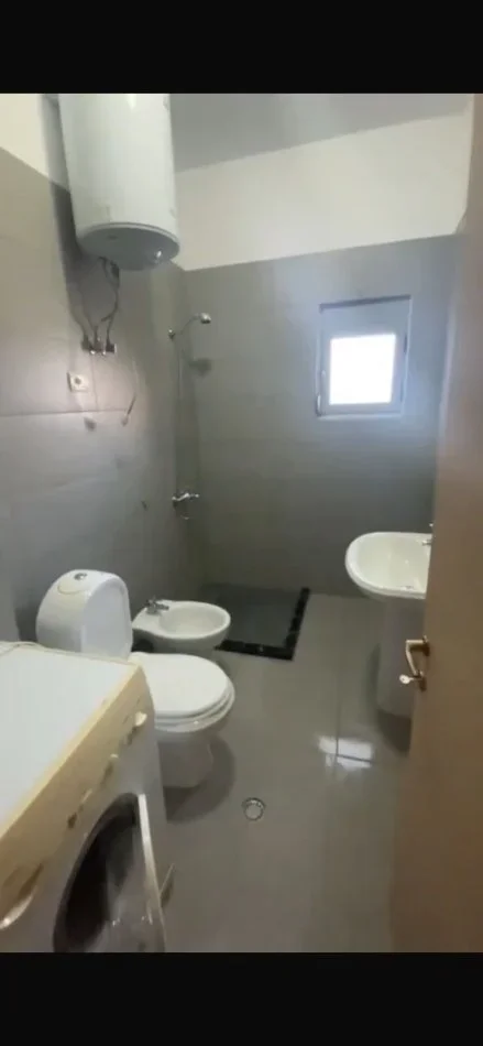 Tirane, jepet me qera apartament 1+1+Ballkon Kati 2, 56 m² 500 € (RRUGA PETI)