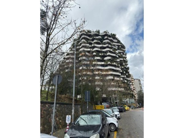 Tirane, jepet me qera apartament 1+1+Ballkon Kati 6, 125 m² 2.000 € (Liqeni Artificial)