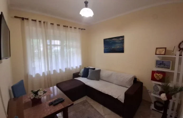 Tirane, jepet me qera apartament 1+1 Kati 0, 65m² 30 €