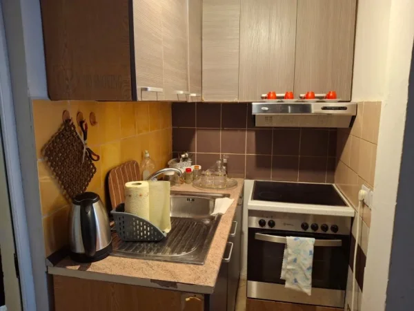 Tirane, jepet me qera apartament 1+1 Kati 0, 65m² 30 €