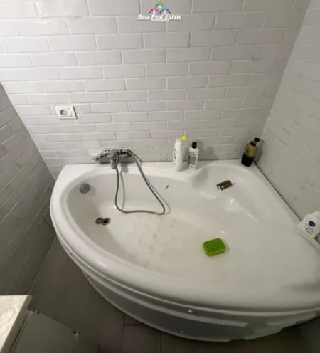 Tirane, jepet me qera apartament 2+1 Kati 1, 111 m² 600 € (Rruga Bill Klinton)