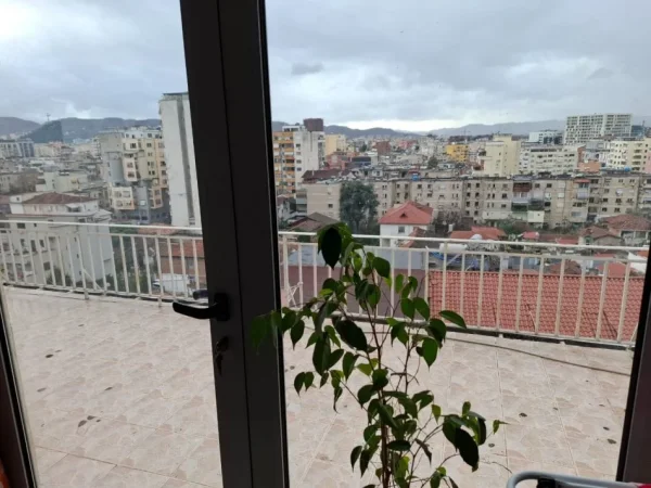 Tirane, jepet me qera apartament 2+1+2 ,Kati 8 ,Mobiluar, 100 m² ,Çmimi 700 € Tek Rruga FORTUZI/ MINE PEZA, Tirane