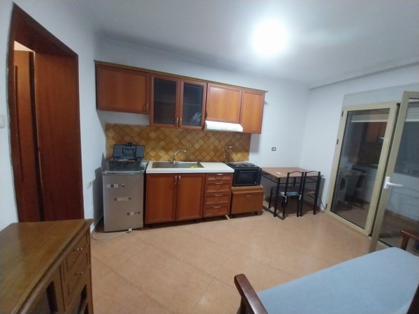 Tirane, jepet me qera apartament 1+1+Aneks+Ballkon Kati 4, 57 m² 410 € (Blv Gjergj Fishta Qëndër)