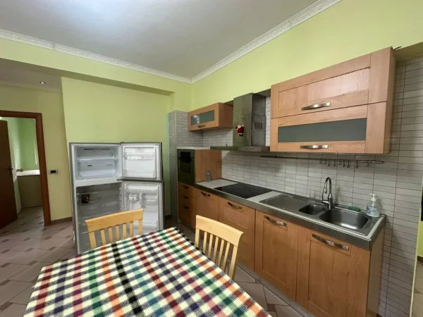 Tirane, jepet me qera apartament 1+1+Aneks Kati 2, 75 m² 600 €  Rruga DURRËSIT,Tirane.