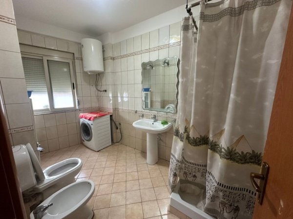 Tirane, jepet me qera apartament 1+1+Aneks Kati 2, 75 m² 600 €  Rruga DURRËSIT,Tirane.