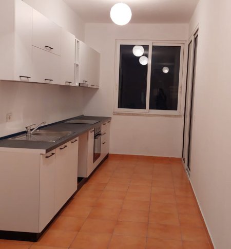 Tirane, jepet me qera apartament 2+1+Ballkon Kati 8, Mobiluar,  450 € ne ASTIR, Tirane