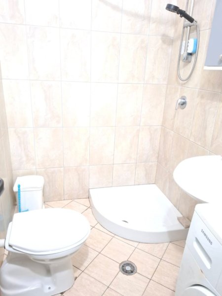 Vlore, jepet me qera garsonier 1+1 Kati 3, 30 m² 200 € (Rruga Cajupi, Vlore Afer Rivieres)