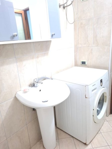 Vlore, jepet me qera garsonier 1+1 Kati 3, 30 m² 200 € (Rruga Cajupi, Vlore Afer Rivieres)