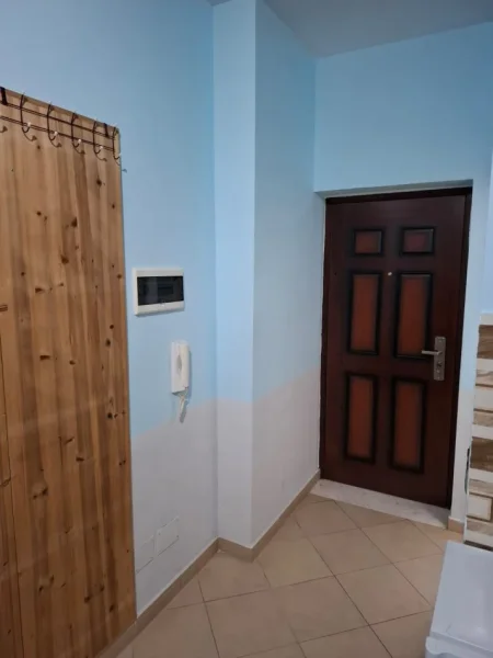 Vlore, jepet me qera garsonier 1+1 Kati 3, 30 m² 200 € (Rruga Cajupi, Vlore Afer Rivieres)