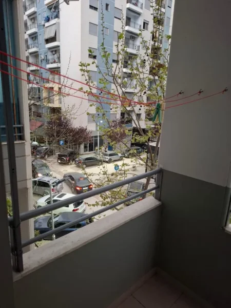 Vlore, jepet me qera garsonier 1+1 Kati 3, 30 m² 200 € (Rruga Cajupi, Vlore Afer Rivieres)