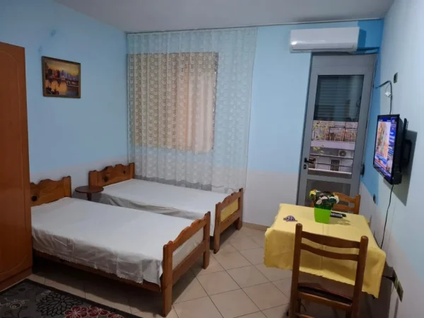 Vlore, jepet me qera garsonier 1+1 Kati 3, 30 m² 200 € (Rruga Cajupi, Vlore Afer Rivieres)