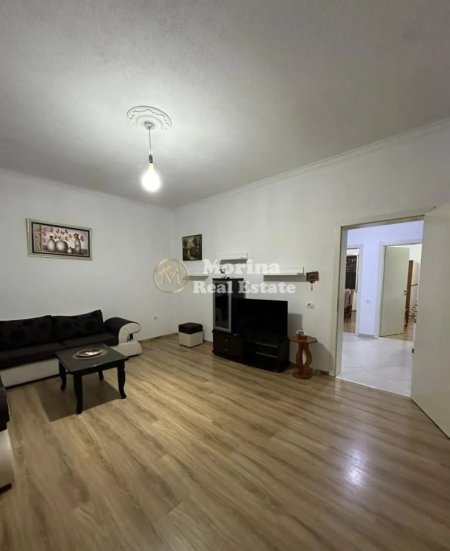 Tirane, jepet me qera Vile 2+1 Kati 1, 80 m² 500 € (Sauk)