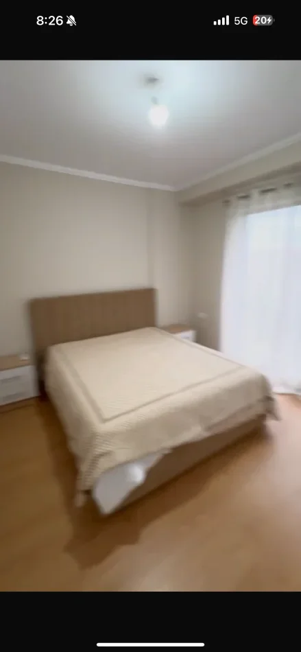 Jepet me Qera Apartament 2+1, me Sipërfaqe të madhe ne 5 Maji,   550 €URO