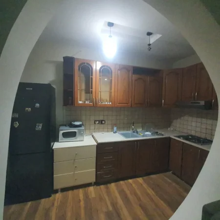 Vlore, jepet me qera shtepi 2+1+Aneks+Ballkon Kati 2, 350 m² 350 € 