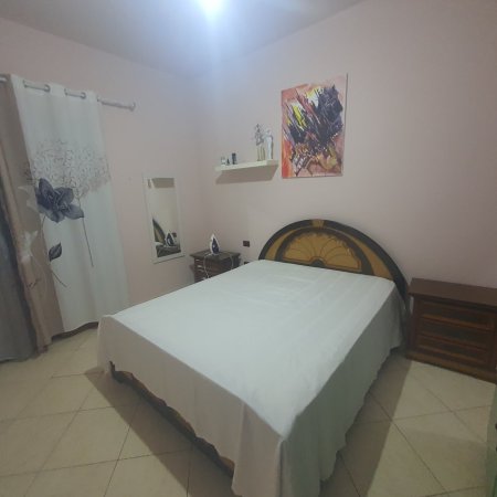 Vlore, jepet me qera shtepi 2+1+Aneks+Ballkon Kati 2, 350 m² 350 € 