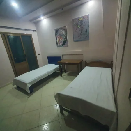 Vlore, jepet me qera shtepi 2+1+Aneks+Ballkon Kati 2, 350 m² 350 € 