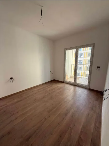 Tirane, jepet me qera zyre Kati 7, 61 m² 600 € (ZOGU ZI)
