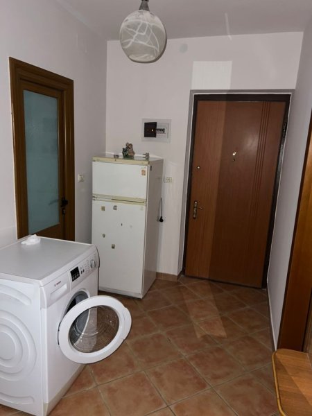 Fier, jepet me qera apartament 2+1+Ballkon, 280 € (40.732111,19.559925)