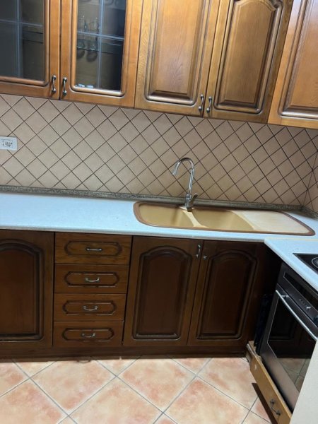 Fier, jepet me qera apartament 2+1+Ballkon, 280 € (40.732111,19.559925)