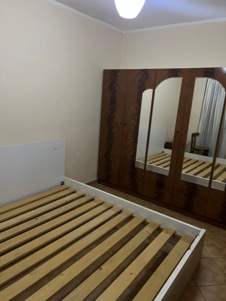 Fier, jepet me qera apartament 2+1+Ballkon, 280 € (40.732111,19.559925)