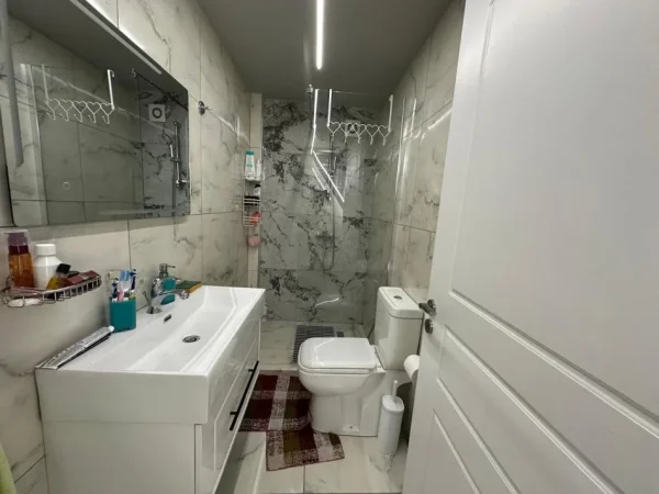 Tirane, jepet me qera shtepi 1 Katshe Kati 1, 57 m² , 450 € (Te Shkolla Kuqe)
