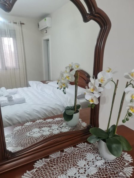 Tirane, jepet me qera apartament 2+1+Ballkon Kati 5, 105 m² 1.300 € 