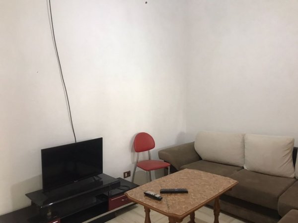 Tirane, jepet me qera apartament 1+1+Ballkon Kati 0, 48 m² 250 € (ne rrugen Pandi Stillu Tirane.)