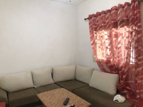 Tirane, jepet me qera apartament 1+1+Ballkon Kati 0, 48 m² 250 € (ne rrugen Pandi Stillu Tirane.)