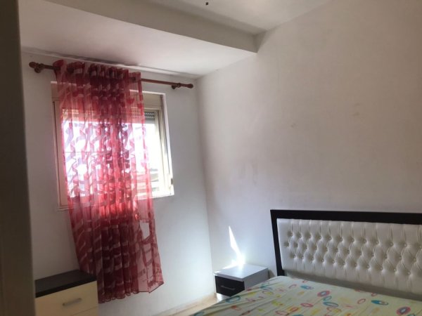 Tirane, jepet me qera apartament 1+1+Ballkon Kati 0, 48 m² 250 € (ne rrugen Pandi Stillu Tirane.)