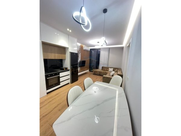 Tirane, jepet me qera apartament Kati 4, 86 m² 1.100 €