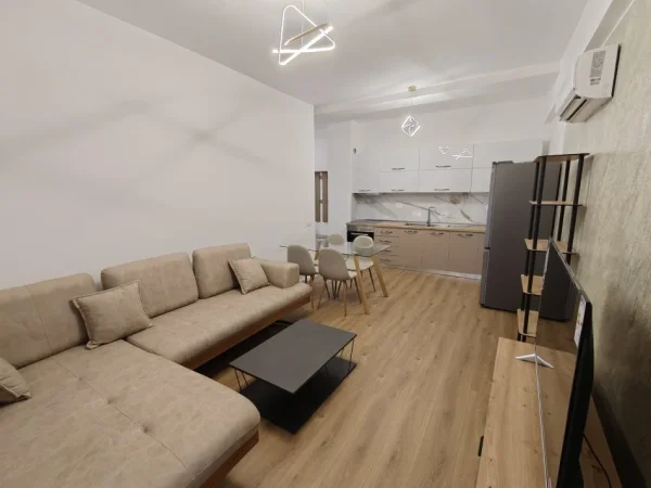 Tirane, jepet me qera apartament 1+1+parkim Kati 1, 60 m² 450 € (Residenca Oxa)