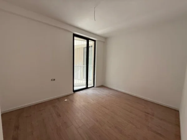 Tirane, jepet me qera apartament Kati 9, 96 m² 900 €