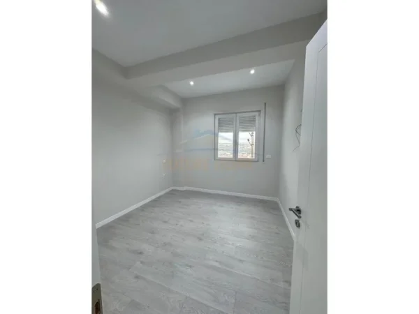 Tirane, jepet me qera apartament Kati 2, 60 m² 350 €