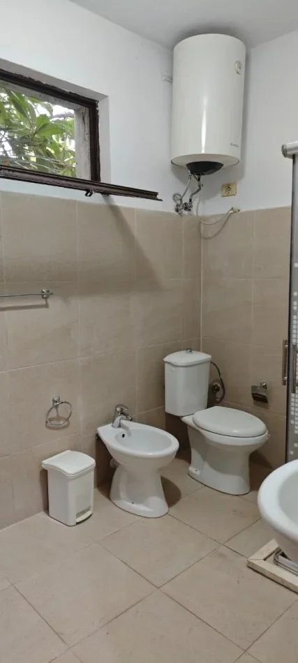 Shqiperi, jepet me qera shtepi 2+1 Kati 1, 100 m² 400 € (Kompleksi Grand Ali Dem)