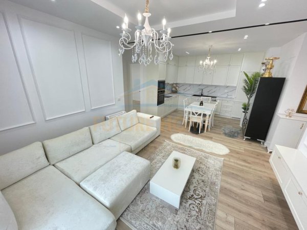 Tirane, jepet me qera apartament Kati 8, 105 m² 2.100 €