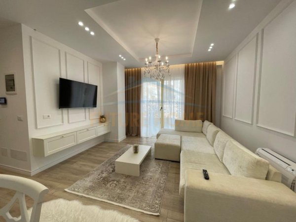 Tirane, jepet me qera apartament Kati 8, 105 m² 2.100 €