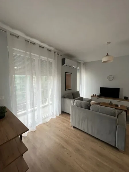 Tirane, jepet me qera apartament 2+1 Kati 3, 100 m² 700 € (Rruga Dritan Hoxha)
