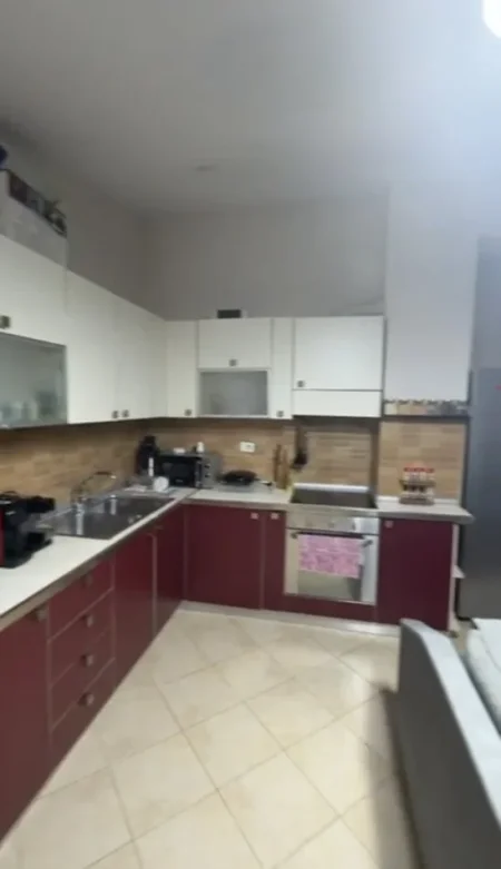 Tirane, jepet me qera apartament 1+1 Kati 4, 75 m² 500 € (Fondacioni Eleonor, Kodra e Diellit)