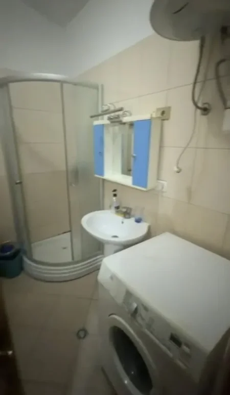 Tirane, jepet me qera apartament 1+1 Kati 4, 75 m² 500 € (Fondacioni Eleonor, Kodra e Diellit)