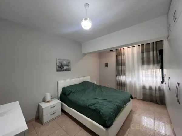 Tirane, jepet me qera apartament 2+1+Ballkon Kati 2, 62 m² 600 € (kopshti botanik)