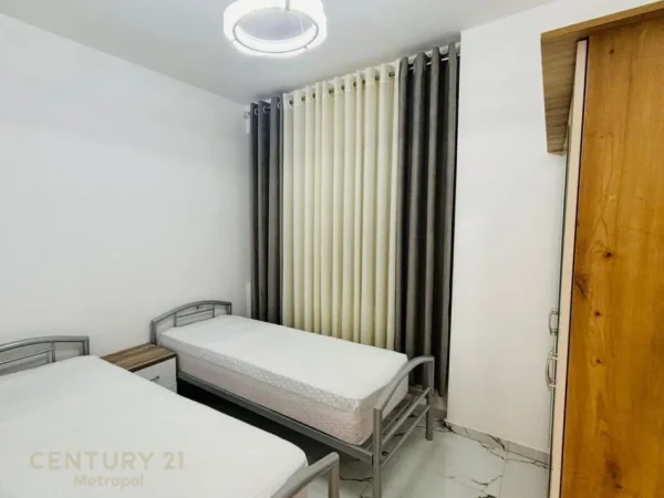 Tirane, jepet me qera apartament 2+1+Ballkon Kati 6, 120 m² 500 € (bulevardi nene tereza)