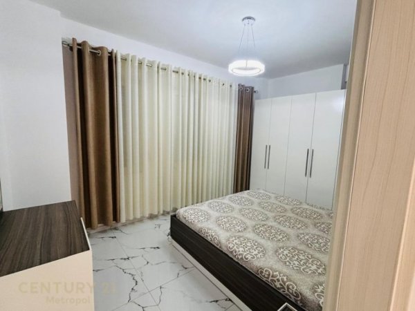 Tirane, jepet me qera apartament 2+1+Ballkon Kati 6, 120 m² 500 € (bulevardi nene tereza)