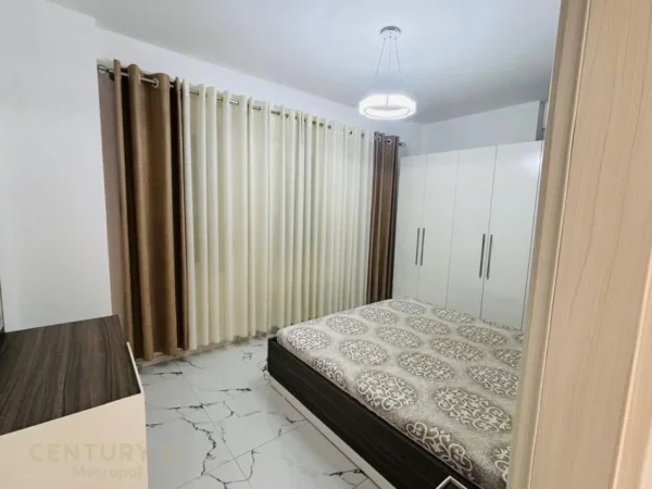 Tirane, jepet me qera apartament 2+1+Ballkon Kati 6, 120 m² 500 € (bulevardi nene tereza)