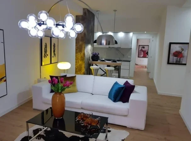 Tirane, jepet me qera apartament 2+1+Ballkon Kati 3, 116 m² 800 € 