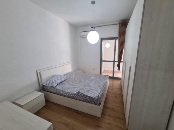 Tirane, jepet me qera apartament 2+1+Ballkon Kati 3, 116 m² 800 € 