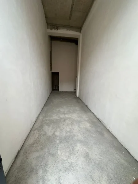 Tirane, shitet dyqan Kati 0, 27 m² 280.000 € (RRUGA E DIBRES)