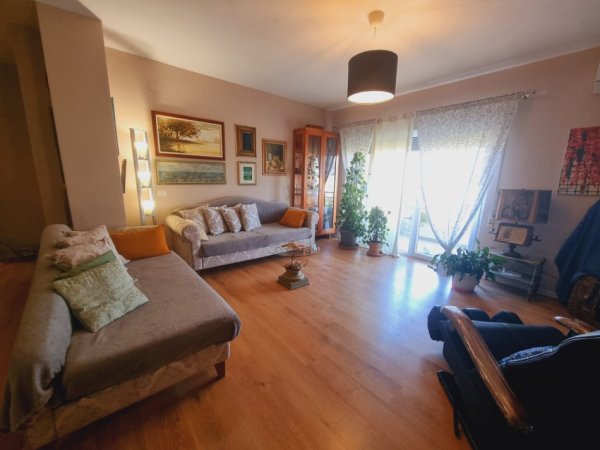 Tirane, shitet apartament 3+1+Aneks+Ballkon Kati 4, 121 m² 300.000 €